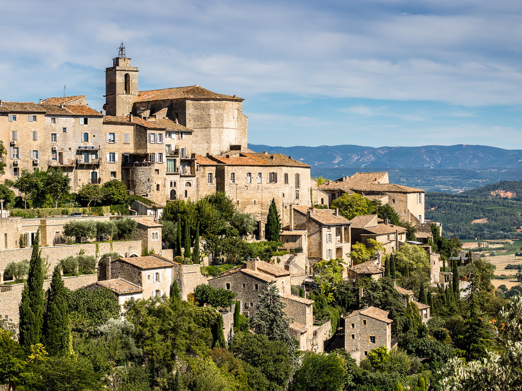 Gordes, perché sur son rocher et classé parmi les plus beaux villages du monde