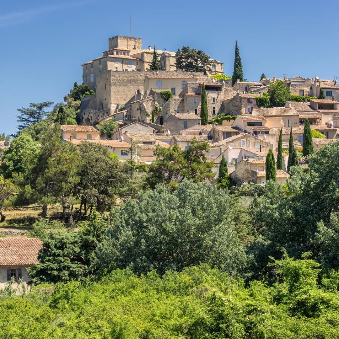 Vue du village d'Ansouis