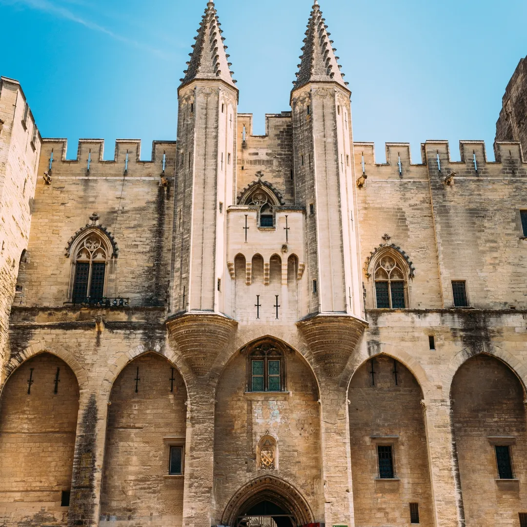 Vue de face du Palais des Papes