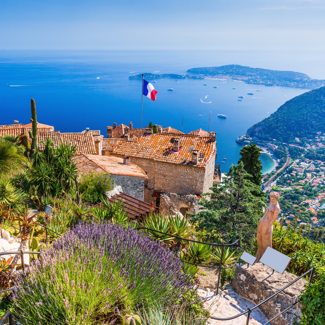 Vue depuis le village médiéval d'Eze