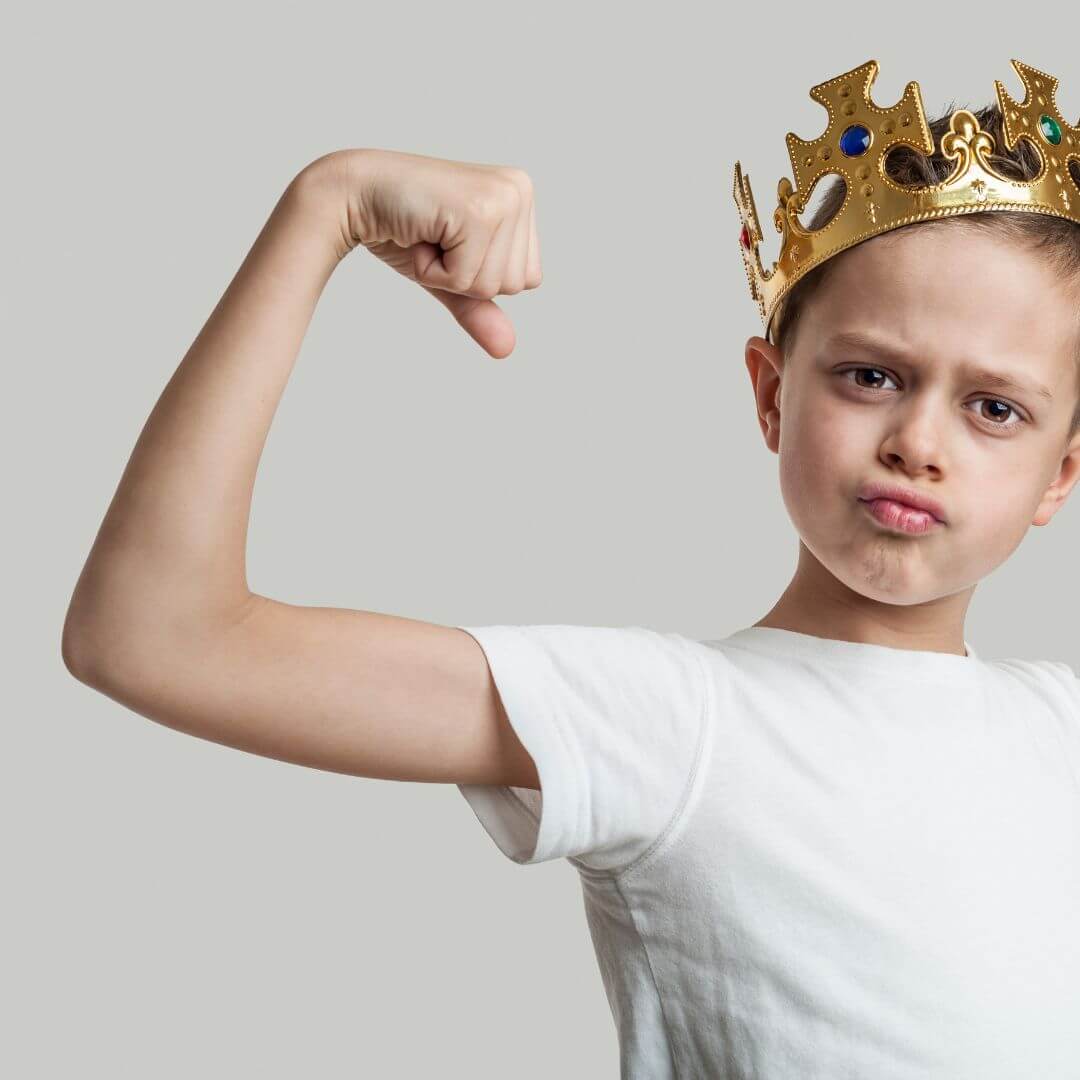 Enfant qui a eu la fève galette des rois.