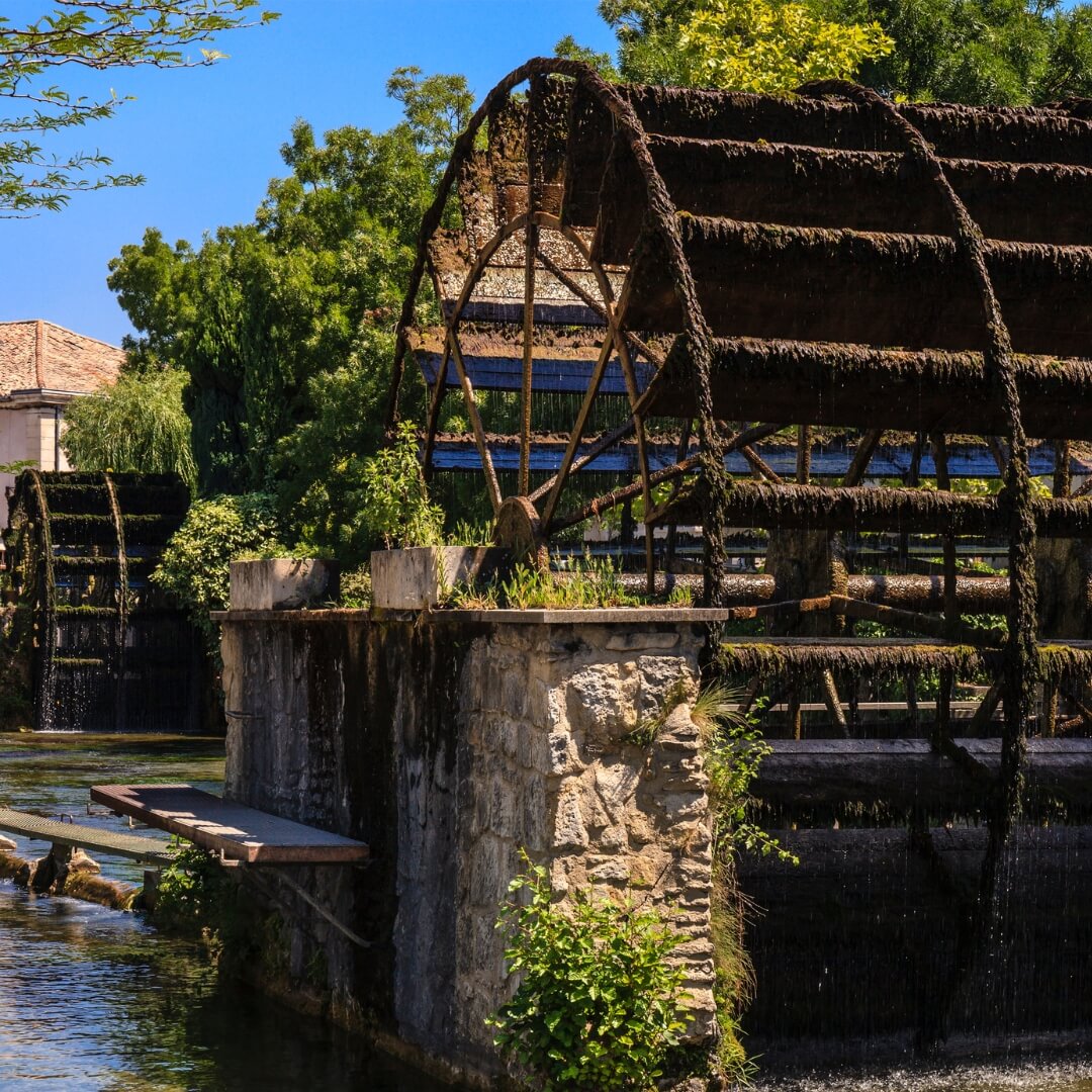 Roue à aube sur la Sorgue.