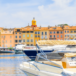 Vue du port de Saint-Tropez.